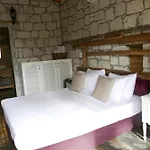 Tasquartas Hotel *