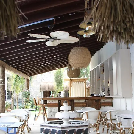 Tasquartas فندق ألاتشاتي